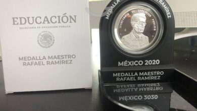 Photo of Docentes “vestidos y alborotados” no les entregan medalla