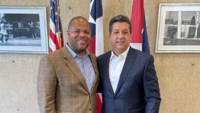 Photo of Cabeza de Vaca se reúne con el Mayor de Dallas