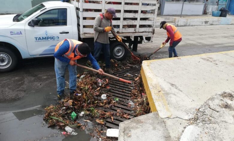 Tras las lluvias, ponen en marcha operativo especial de limpieza en drenes, canales, calles, parques, y áreas deportivas