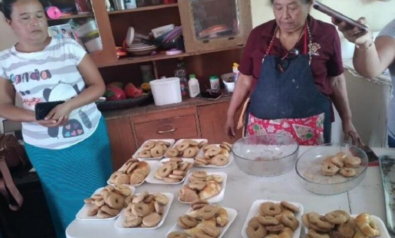 Mujeres rurales que habitan en siete comunidades ejidales se capacitaron en la elaboración de pan de esponja y repostería