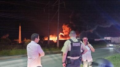 Photo of Voraz incendio por explosión de pipas incontrolable