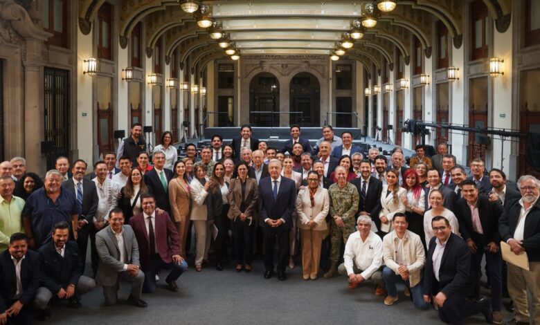 El Gobernador Américo Villarreal Anaya, asiste a reunión con el Presidente Andrés Manuel y sus homólogos gobernadores