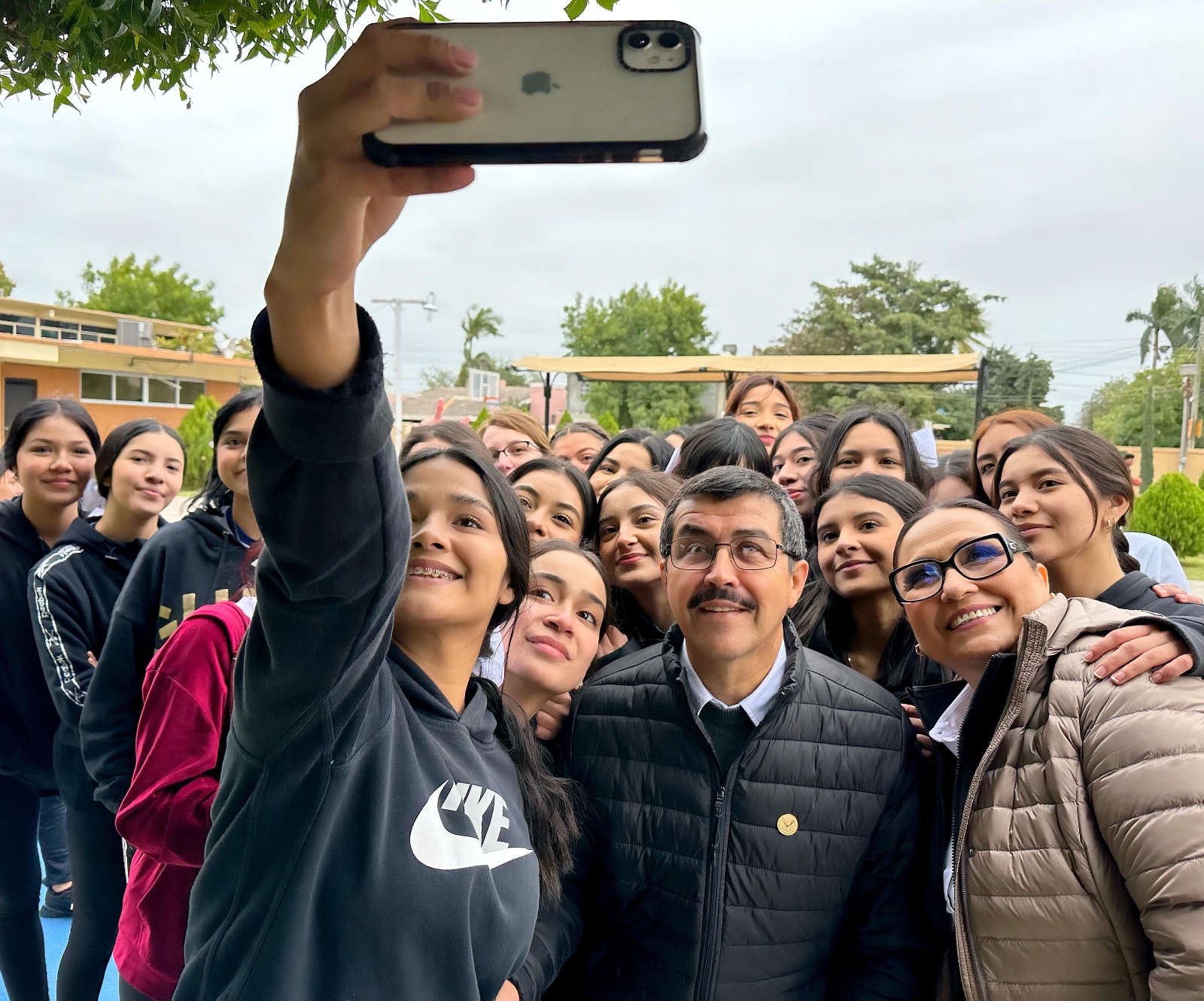 Rector fortalece vínculos con universitarios de la UAT - Daisy Herrera